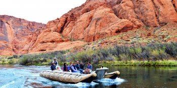 马蹄湾漂流 (Horseshoe Bend Rafting)