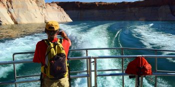 鲍威尔湖乘船之旅 (Lake Powell Boat Tours)