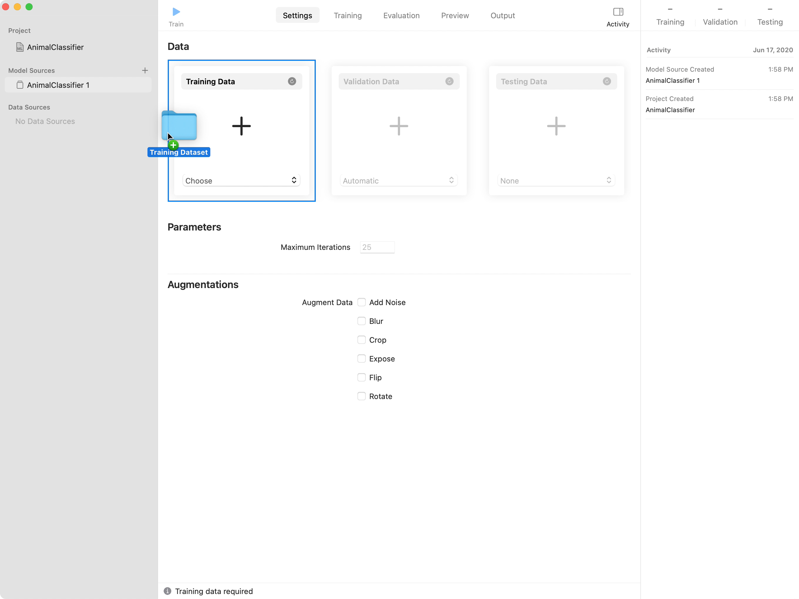 这个项目窗口截屏中显示了“Settings”(设置) 标签页，其中一个名为“Training Dataset”的访达文件夹正被拖放到其“Training Data”(训练数据) 方格中。