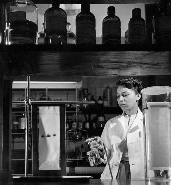 Dr. Alma LeVant Hayden working in the lab