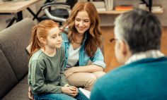 Enseñarles a los padres mejores maneras de apoyar a sus hijos con trastornos de ansiedad podría ser tan útil como tratar a los niños.