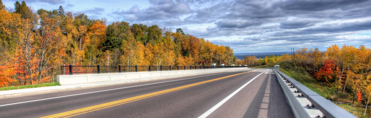 Photo of an asphalt road with a double yellow stripe in the middle