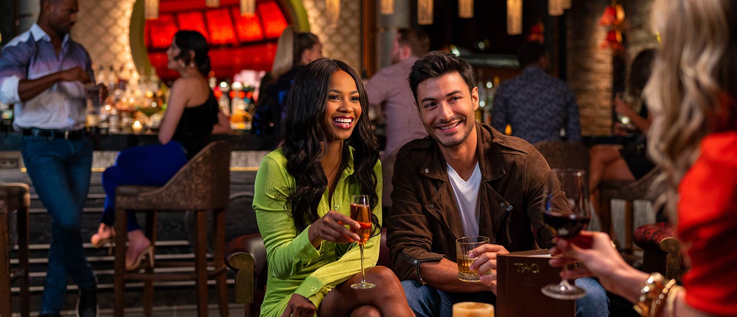 People dining at Mohegan Sun