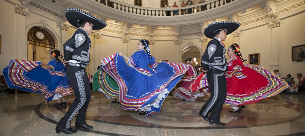 Rotating decorative Capitol photo slideshow image