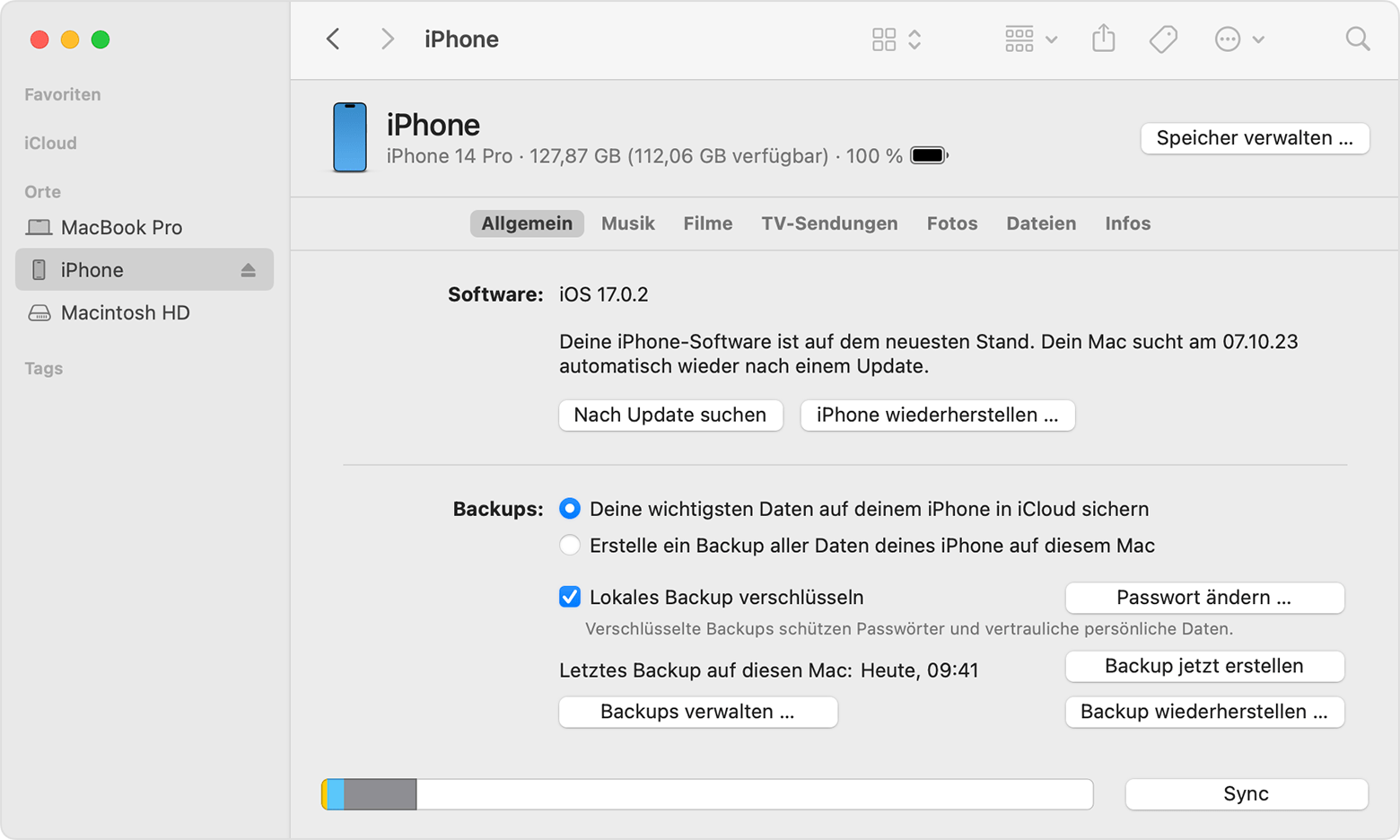 Ein Finder-Fenster, in dem das iPhone in der Seitenleiste ausgewählt ist