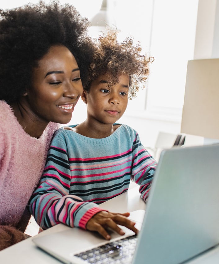 A family on a laptop reading about how to avoid Instagram scams.