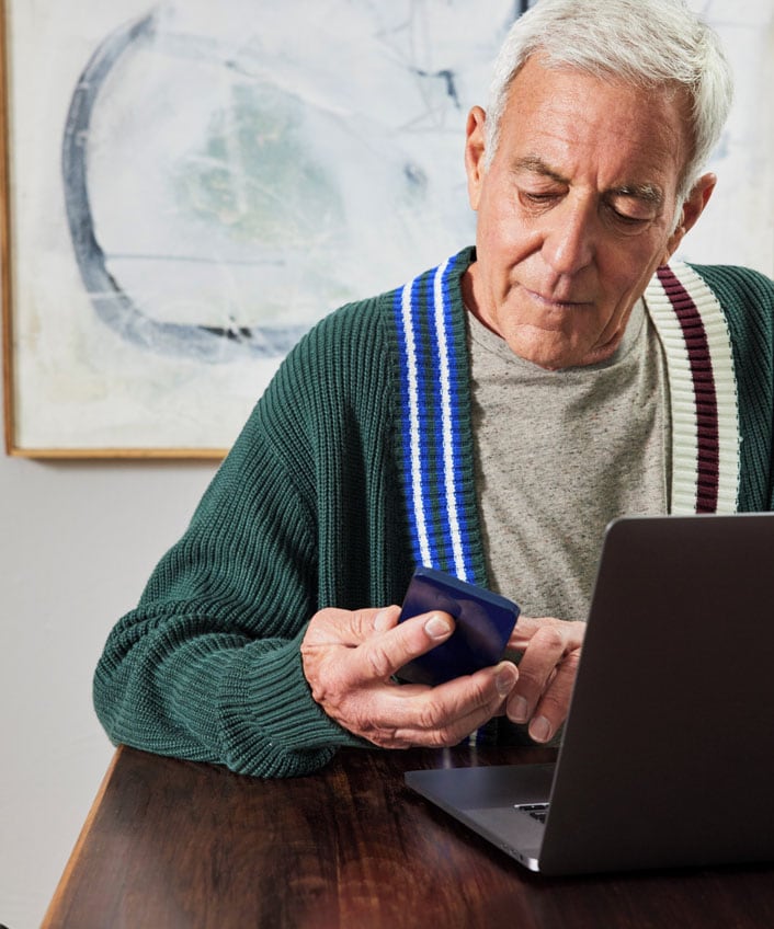 oldman phone laptop