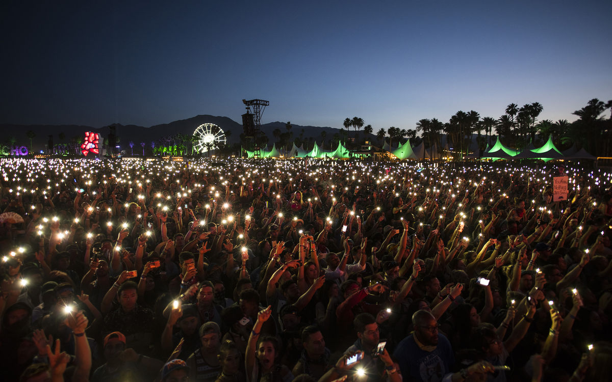 full Coachella crowd at Coachella