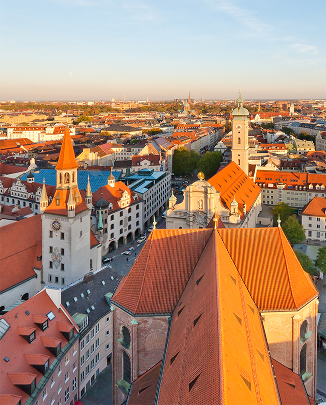 Luftaufnahme über den Dächern von München, Deutschland.