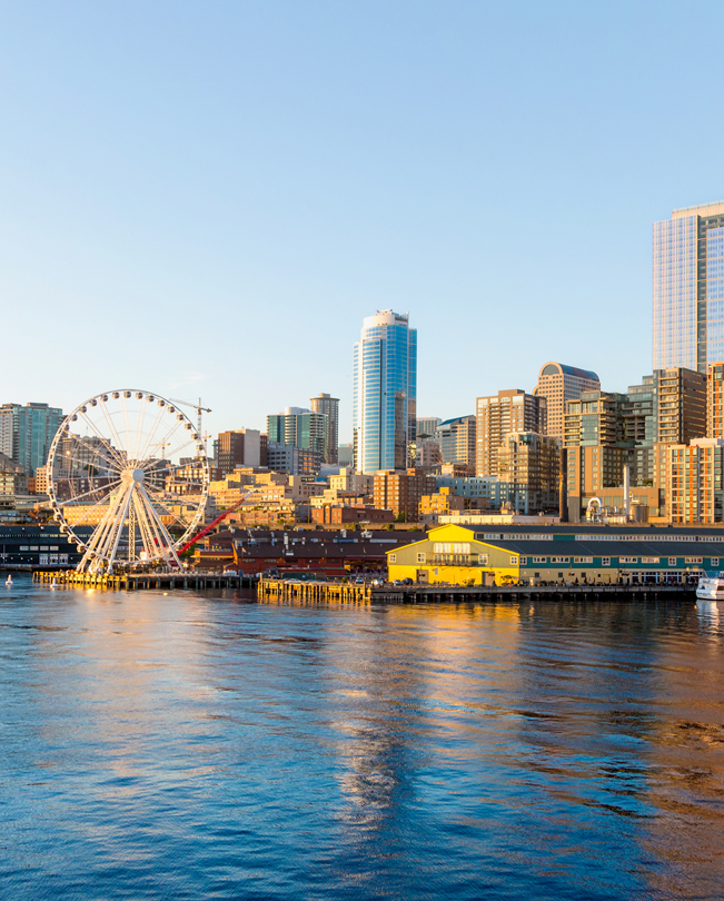 Vista da orla de Seattle, incluindo uma roda-gigante.