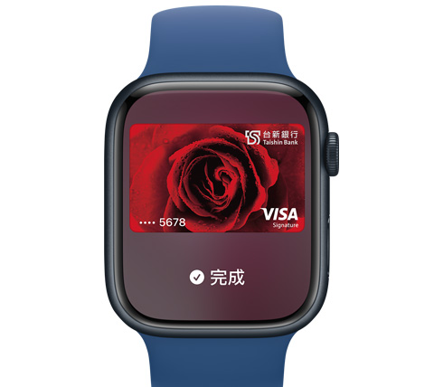 Apple Watch 正面圖。某人使用 Apple Pay 付款。