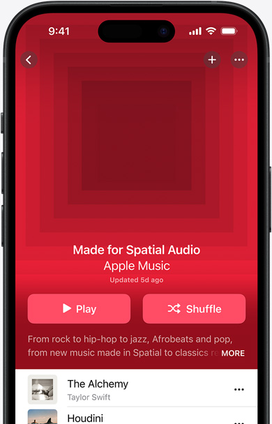 iPhone-skärm med omslagsbilden till spellistan Made for Spatial Audio i Apple Music-appen