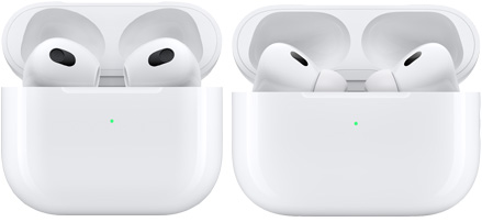 AirPods en AirPods Pro met geopende cases