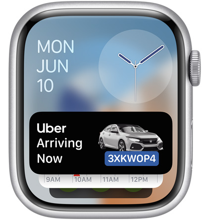 Egy Apple Watch kijelzőjén az Uber app widgetje