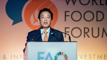 Am Wochenende wird der Generaldirektor der Welternährungsorganisation FAO gewählt. Amtsinhaber Qu Dongyu ist der einzige Kandidat. Eine Recherche zeigt, wie er die Organisation umgebaut hat und für Interessen Chinas instrumentalisiert. | Bild: Bayerischer Rundfunk 2023