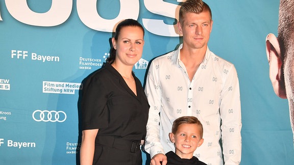 Toni Kroos mit Ehefrau Jessica und den Kindern Leon und Amelie