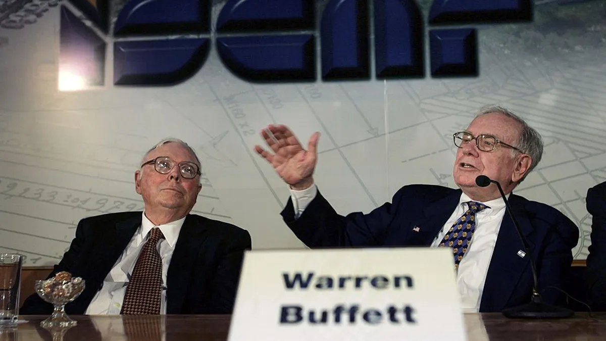 American billionaire investor Warren Buffett (R) gives a press conference with his business partner Charlie Munger at the Iscar Metalworking headquarters September 18, 2006 in the Teffen industrial zone in northern Israel.