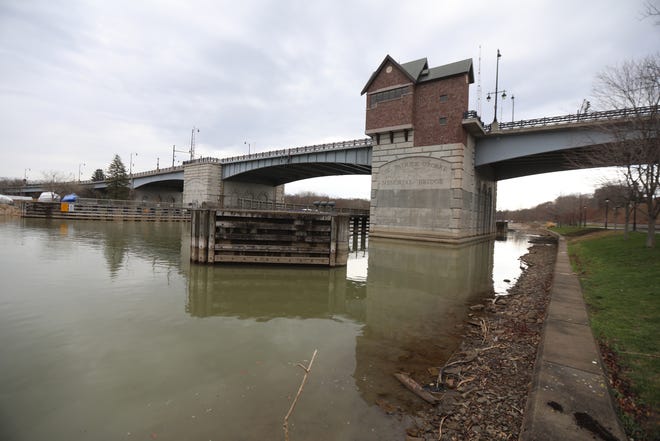 The Col. Patrick O'Rorke Memorial Bridge connects Rochester with Irondequoit and also raises to allow passages of boats that want to go up the river or to Lake Ontario.