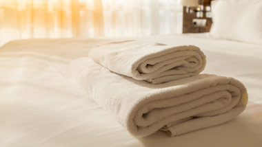 towels on hotel bed