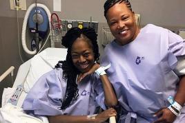 Kidney Donor and recipient posing in the hospital together post-transplant