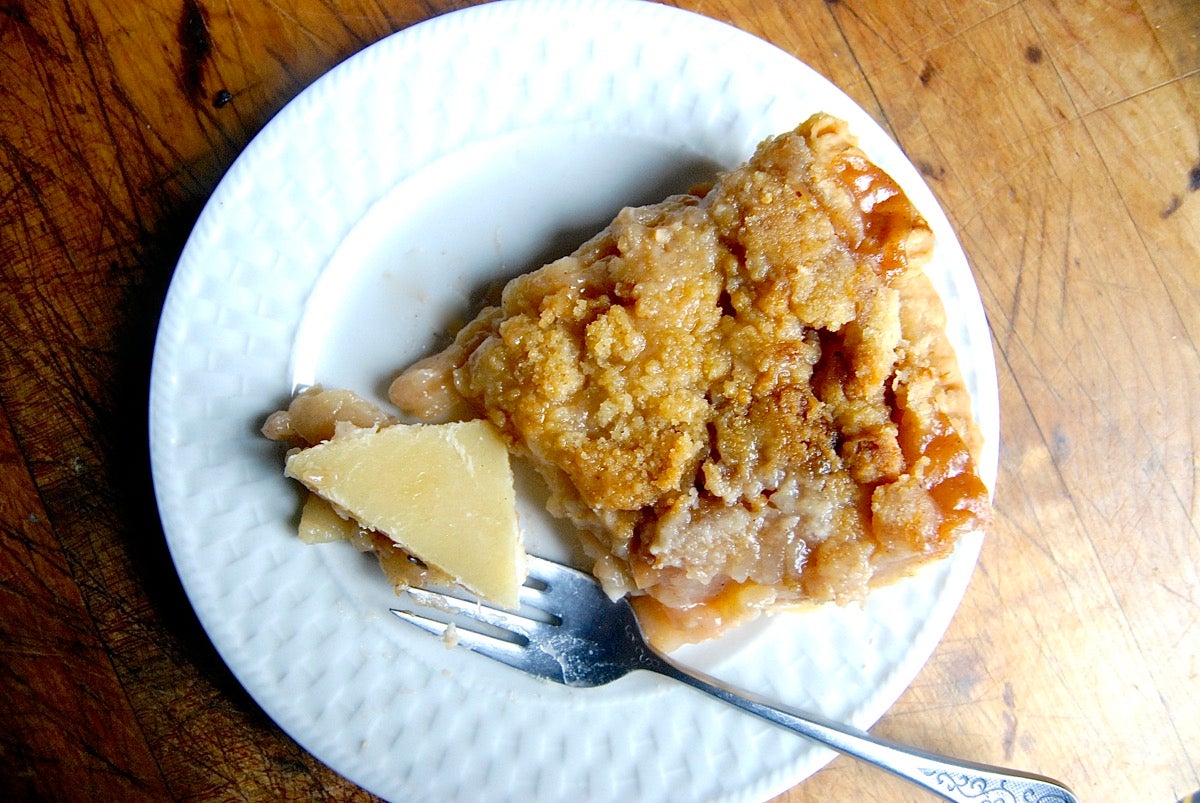 How to get pie crust to brown on the bottom via @kingarthurflour