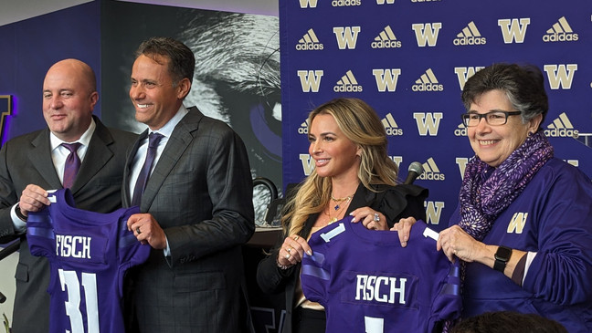 The Fisch family poses with Huskies Director of Athletics Troy Dannen (far left) and UW President Dr. Ana Mari Cauce (Niko Tamurian)