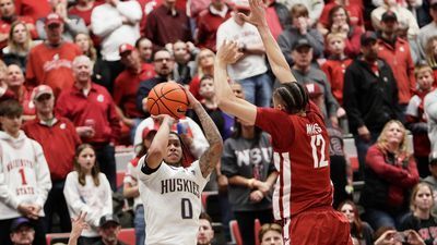 Image for story: Washington spoils Pac-12 title hopes of rival, topping No. 18 Washington State 74-68