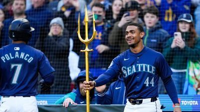 Image for story: Castillo throws 7 shutout innings, Mariners bullpen hangs on for 3-2 win over Braves