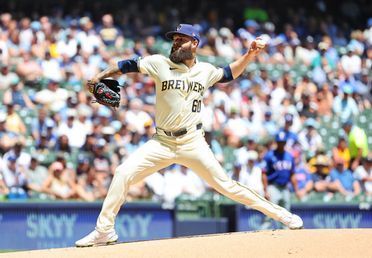 Image for story: Mariners trade pitcher Dallas Keuchel to Brewers for $1