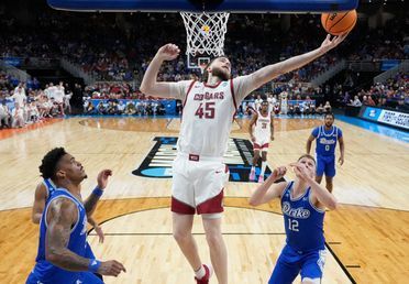 Image for story: Washington State survives maddening 2nd half to beat Drake 66-61 in March Madness