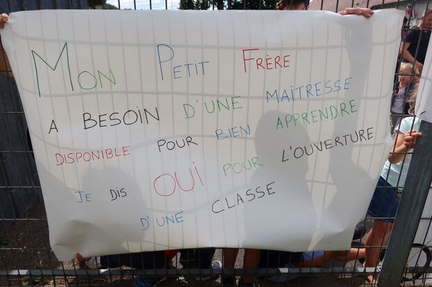Verneuil-en-Halatte, le 5 juillet.  Les parents s'inquiètent pour les conditions d'étude de leurs enfants. 