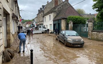 Cires-lès-Mello (Oise), le 2 mai. Dans la rue de la Ville, la plus touchée de la commune, la quasi totalité des habitants ont été impactés par les coulées de boue. LP/Albert Péters