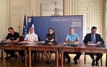 Le colonel des pompiers Rémy Andriot, le commissaire Franck Perrault, la préfète de l'Aube Cécile Dindar, le colonel de gendarmerie François Goetz et le sous-préfet Charles Noïn prévoient une sécurité renforcée pour les grands évènements de l'été dans l'Aube. LP/Jonathan Sottas