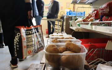 Mouy (Oise), le 5 avril. Depuis le début du mois, les Restos du cœur de l'Oise se fournissent en légumes locaux pour leurs centres de distribution alimentaire. LP/Juliette Vienot de Vaublanc