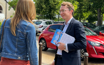 Pierre Larrouturou, candidat dans la 5e circonscription de l'Essonne accuse le député sortant Paul Midy (à droite) de diffamation. Il a déposé plainte. LP/Léo Lefrançois