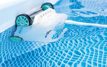 Profitez d’une piscine ultra propre avec ce robot aspirateur à prix cassé // Cdiscount