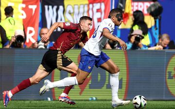 Même s'il est moins précis devant le but durant cet Euro pour l'instant, Kylian Mbappé demeure un athlète unique, analysé par le staff des Bleus. AFP/Franck Fife