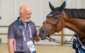 Richard Corde est le coordinateur du bien-être du cheval au sein du parc du château de Versailles, transformé en site olympique pour les Jeux olympiques de Paris 2024. FEI/Benjamin Clark