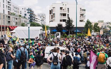 Ce samedi, un petit millier de personnes est parti de la mairie de Gennevilliers pour rejoindre L’Île-Saint-Denis. LP/Philippe Labrosse