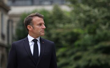 Emmanuel Macron a publié dans la presse régionale hier une lettre dans laquelle il s'adresse aux Français et aux Françaises, trois jours après le résultat des législatives. AFP/Aurélien Morissard