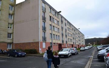 L'incendie a été allumé  sur le balcon d'un appartement du rez-de-chaussée d'un immeuble du quartier Kennedy. Illustration.