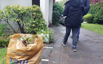 Gif-sur-Yvette (Essonne), le 27 avril. Le Siom va mettre fin à la distribution de sacs en papier, devenus trop chers, pour la collecte des végétaux. LP/C.C.