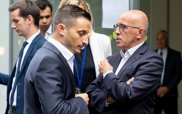 Paris, septembre 2021. Maxime Minot (LR) (au premier plan) aurait été tenté par une étiquette LR/RN et le camp d'Éric Ciotti, lors du dernier scrutin, avant de renoncer face à la pression des cadres du département. Maxppp/IP3/Vincent Isore