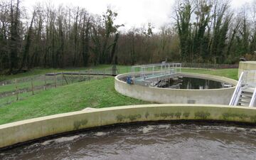  Le Val-Saint-Germain, ce mardi 4 décembre 2018. La nouvelle station d’épuration va assurer le traitement des eaux usées des habitants de Saint-Cyr-sous-Dourdan et du Val-Saint-Germain. L’eau boueuse (au 1er plan) est clarifiée (au 2e plan) avant d’être rejetée dans la zone humide (au 3e plan).