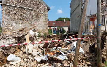 Sablonnières, le 2 août 2024. Dans cette commune qui borde la rivière Grand-Morin, en Seine-et-Marne, les dégâts sont très importants. Des maisons se sont en partie écroulées.