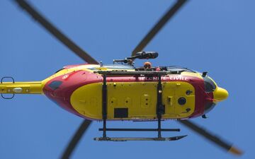 Un hélicoptère est intervenu pour venir en aide au deux randonneuses dans le Gard. Illustration. AFP/ Geoffroy Van der Hasselt