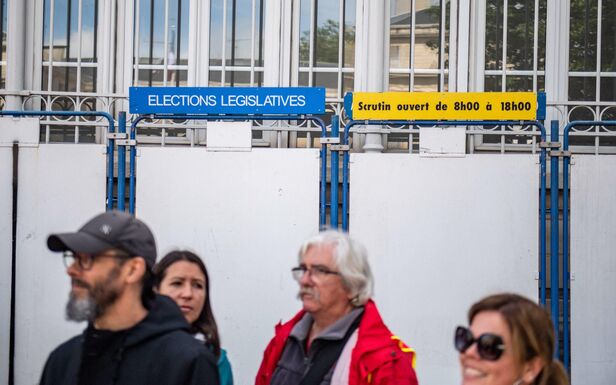 Dans le Calvados, le maire de Caen et l'ex-Première ministre Elisabeth Borne sont candidats aux élections législatives anticipées, après une journée de manifestation contre l'extrême-droite et le Rassemblement National (RN), et pour le Nouveau Front Populaire et l'union de la gauche . /Ouest-France/Mathis Harpham