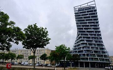 La tour Alta au Havre (Seine-Maritime) est au centre d’une polémique entre la municipalité et l’Unesco. Des experts recommandent d'éclaircir le béton de la tour, d'éviter l’éclairage nocturne et d'assurer son intégration dans le quartier. LP/Laurent Derouet