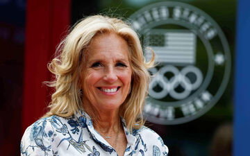 Jill Biden, ce 25 juillet, à Eaubonne, ville du Val-d'Oise où s'entraîne la délégation américaine pour les Jeux olympiques. REUTERS/Gonzalo Fuentes