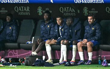 Kylian Mbappé et Antoine Griezmann ont terminé le quart de finale contre le Portugal sur le banc. Seront-ils titulaires lors de la demi-finale face à l'Espagne mardi ? AFP/Javier Soriano